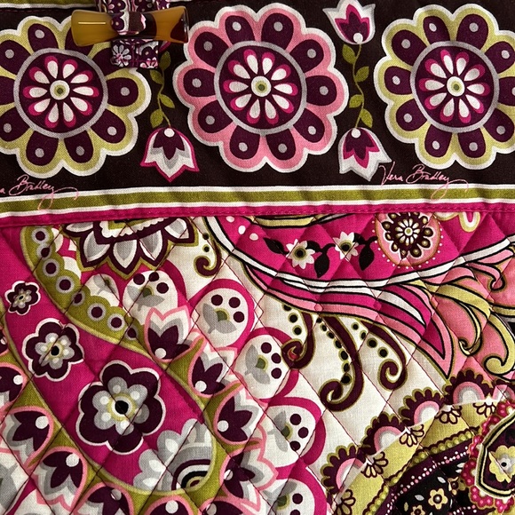 Vera Bradley bag with toggle. Pink paisley pattern - Picture 3 of 7